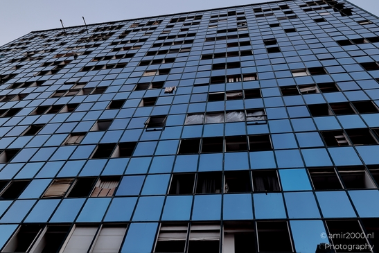 Urban landscapes in Ramat Gan showing visible signs of missile impact,a quiet documentation of structural damage and everyday resilience in times of conflict. Photographed by Amir Darzi. Photography by amir2000.nl, a Dutch photographer.