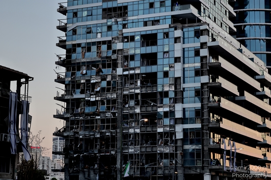 Urban landscapes in Ramat Gan showing visible signs of missile impact, a quiet documentation of structural damage and everyday resilience in times of conflict. Photographed by Amir Darzi. Photography by amir2000.nl, a Dutch photographer.
