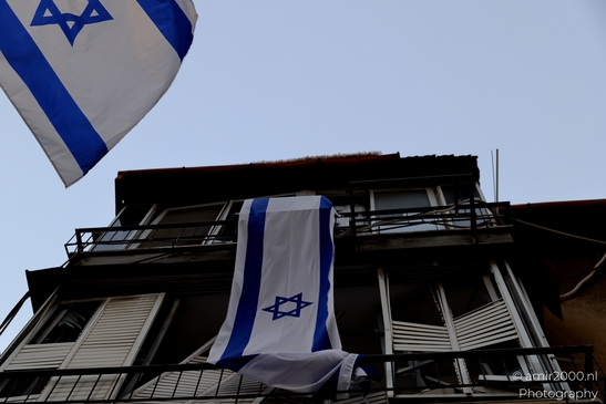 Urban landscapes in Ramat Gan showing visible signs of missile impact, a quiet documentation of structural damage and everyday resilience in times of conflict. Photographed by Amir Darzi. Photography by amir2000.nl, a Dutch photographer.