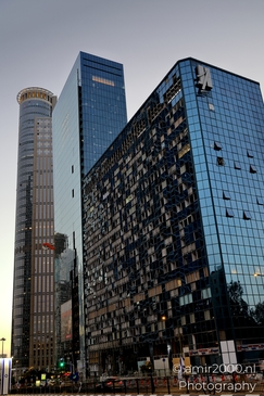 Urban landscapes in Ramat Gan showing visible signs of missile impact, a quiet documentation of structural damage and everyday resilience in times of conflict. Photographed by Amir Darzi. Photography by amir2000.nl, a Dutch photographer.
