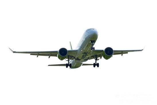 Air_Baltic_YL-AAX_Airbus_A220-300_landing_Schiphol_aviation_photography_01.JPG