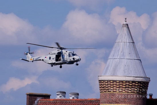 Duch_Netherlands_Navy_NHI_NH-90NFH_N-234_helikopter_Over_Amsterdam_03.JPG