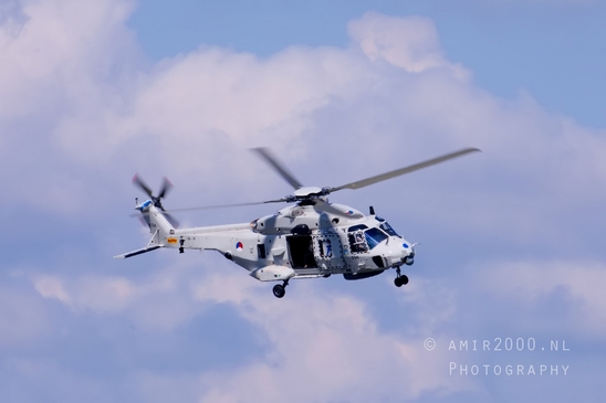 Duch_Netherlands_Navy_NHI_NH-90NFH_N-234_helikopter_Over_Amsterdam_04.JPG