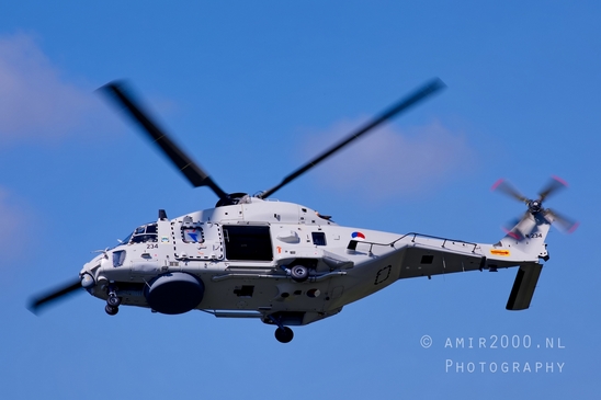 Duch_Netherlands_Navy_NHI_NH-90NFH_N-234_helikopter_Over_Amsterdam_06.JPG