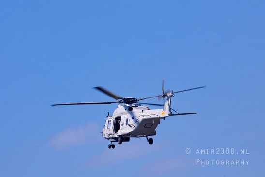 Duch_Netherlands_Navy_NHI_NH-90NFH_N-234_helikopter_Over_Amsterdam_07.JPG