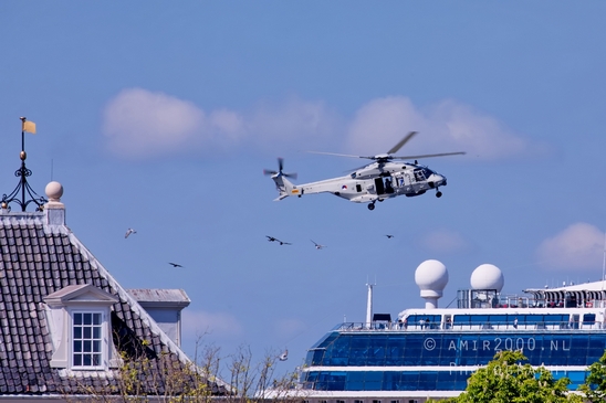 Duch_Netherlands_Navy_NHI_NH-90NFH_N-234_helikopter_Over_Amsterdam_09.JPG