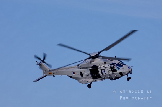 Duch_Netherlands_Navy_NHI_NH-90NFH_N-234_helikopter_Over_Amsterdam_11.JPG