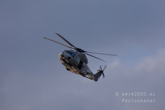 Duch_Netherlands_Navy_NHI_NH-90NFH_N-234_helikopter_Over_Amsterdam_15.JPG