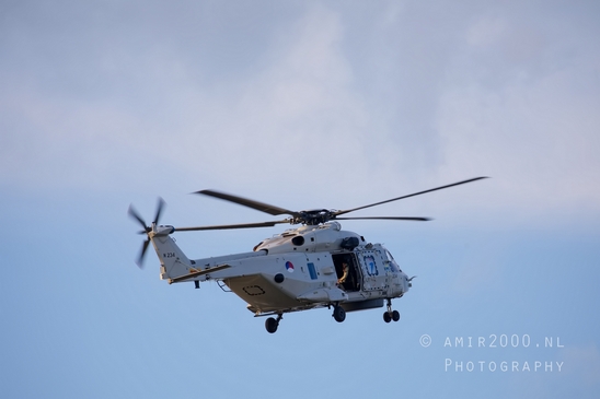 Duch_Netherlands_Navy_NHI_NH-90NFH_N-234_helikopter_Over_Amsterdam_17.JPG