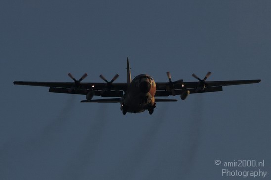 Lockheed_C-130_Hercules_001.JPG