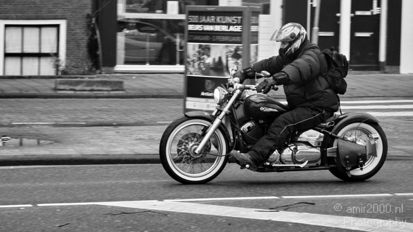 Amsterdam_Motorcycle_Black_and_White.JPG