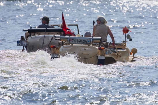 Amphibious_vehicle_amphibian_car_automobile_transportation_photography_11.JPG