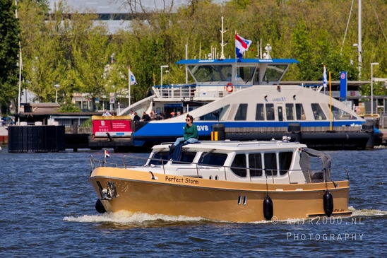 Boat_watercraft_in_Amsterdam_canals_transportation_photography_10.JPG