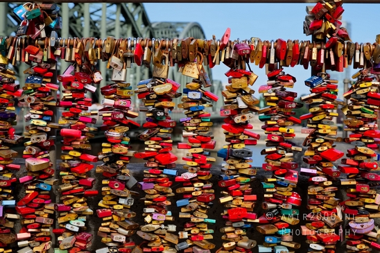 Locks_Hohenzollern_Bridge_Cologne_Germany_02.JPG