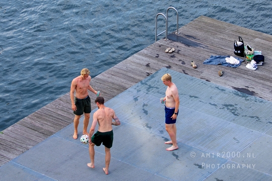 People_enjoying_summer_wooden_dock_Amsterdam_urban_photography_city_04.JPG