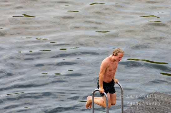 People_enjoying_summer_wooden_dock_Amsterdam_urban_photography_city_06.JPG