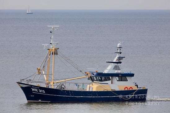 WR212_REIN_WILLEM_Fishing_boat_vessel_Noordzee_Nederland_01.JPG
