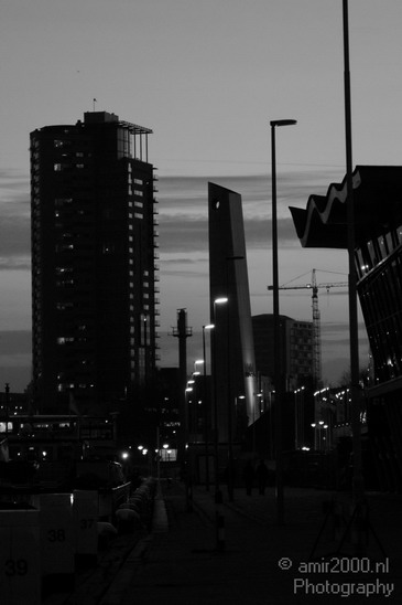 Rotterdam_at_night_003.JPG