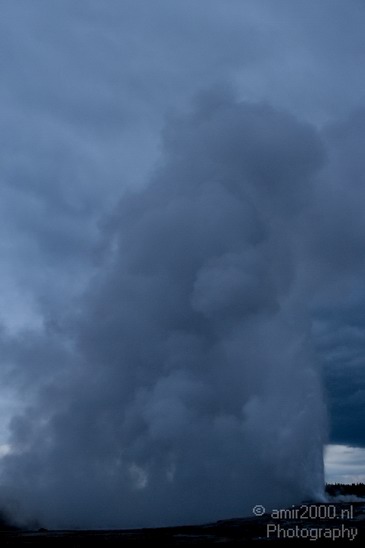 Geyser_old_faithful_yellowstone_usa_008.JPG